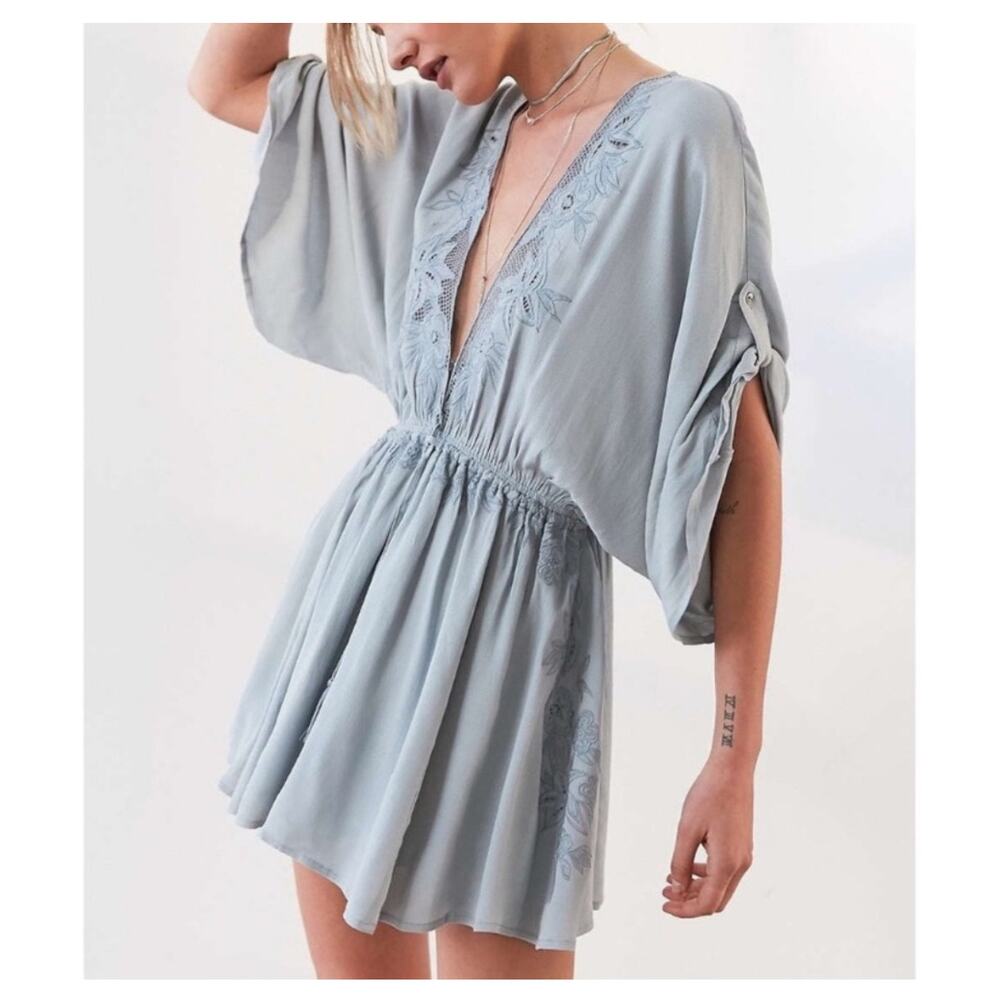 ASTR the label Romper size‎ Small dusty blue boho shorts jumpsuit embroidered